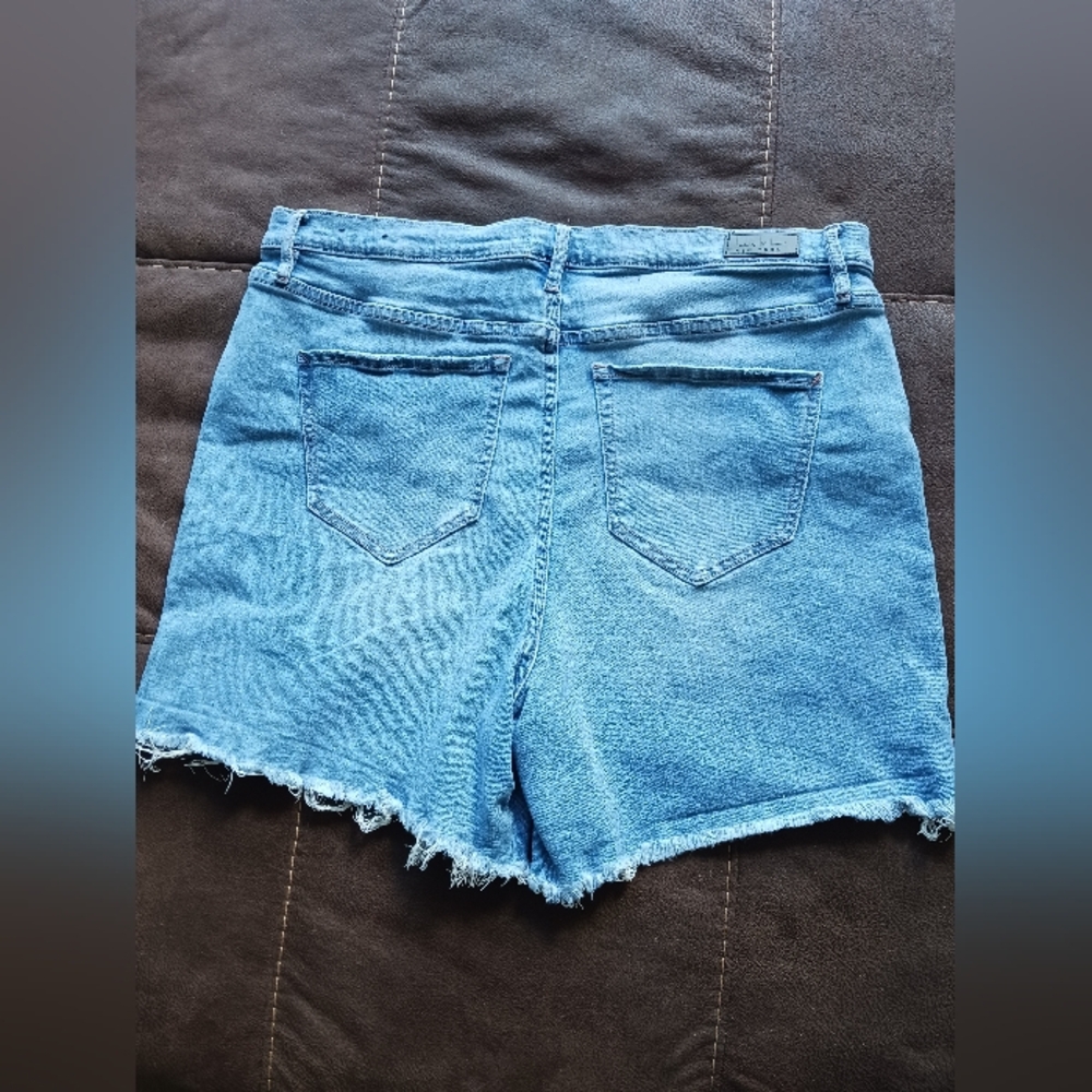 Nicole Miller Nomad Stretch Shorts Size 14 EUC - Picture 2 of 6